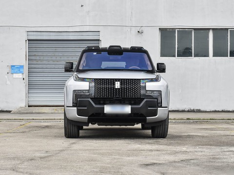 Yangwang U8 — China range-extender EV for export — photo 2