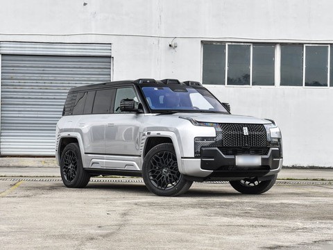 Yangwang U8 — China range-extender EV for export — photo 3