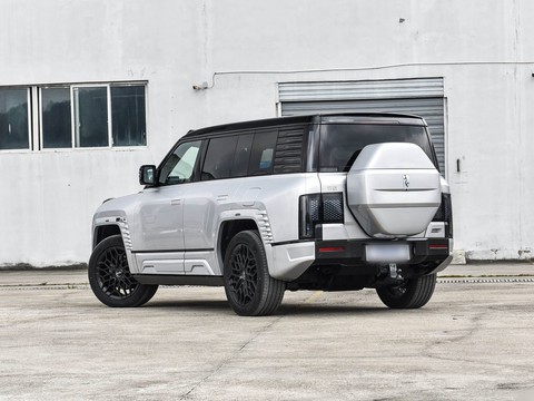 Yangwang U8 — China range-extender EV for export — photo 5
