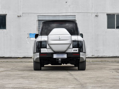 Yangwang U8 — China range-extender EV for export — photo 6