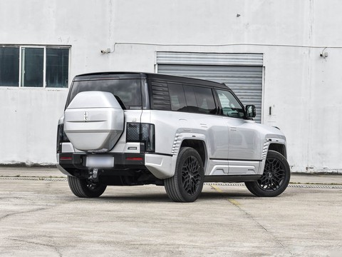 Yangwang U8 — China range-extender EV for export — photo 7