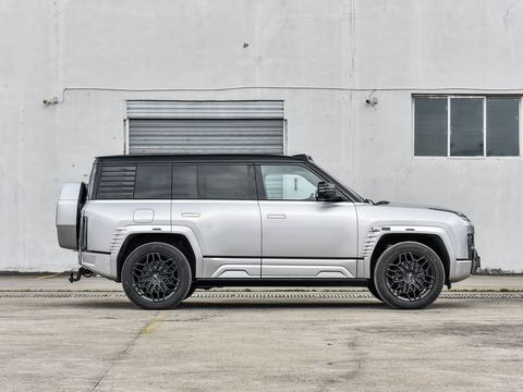 Yangwang Yang WangU8 — China electric EV for export — photo 8