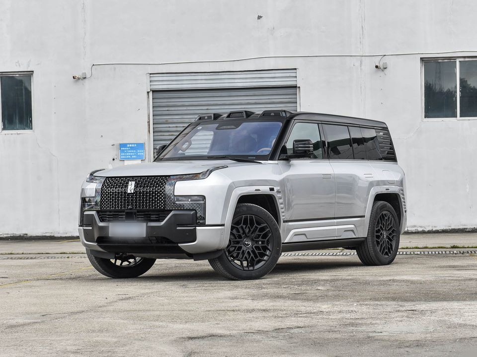 Yangwang U8 — China range-extender EV for export