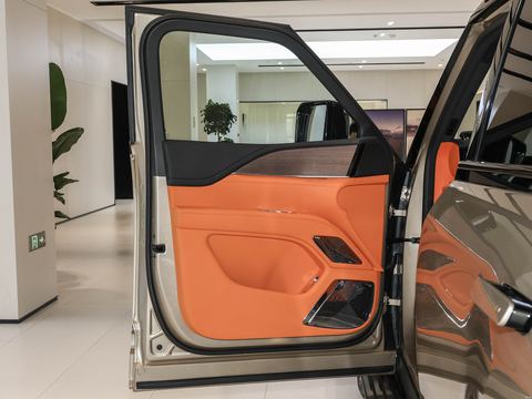 Yangwang Yang WangU8 L — China electric EV for export — photo 12