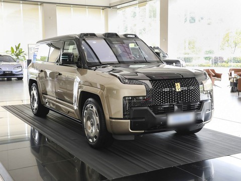 Yangwang U8 L — China range-extender EV for export — photo 3