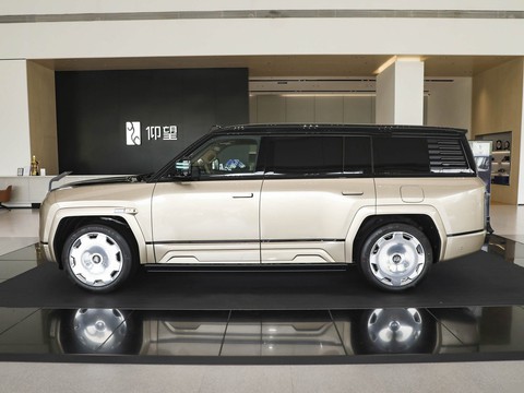 Yangwang U8 L — China range-extender EV for export — photo 4
