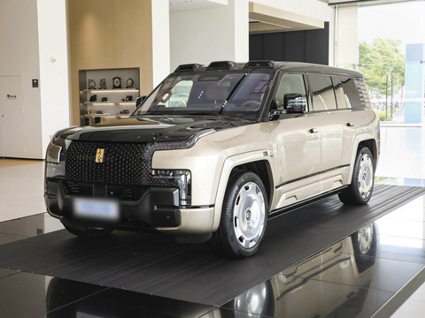 Yangwang U8 L — China range-extender EV for export
