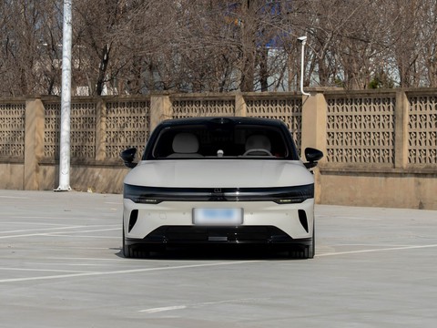 Zeekr 007 — China electric EV for export — photo 2