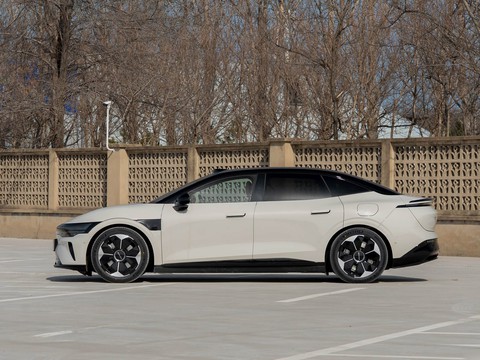 Zeekr 007 — China electric EV for export — photo 4