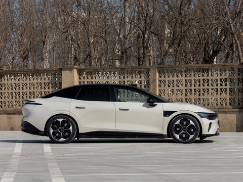 Zeekr 007 — China electric EV for export — photo 8