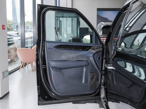 Zeekr 009 — China electric EV for export — photo 12