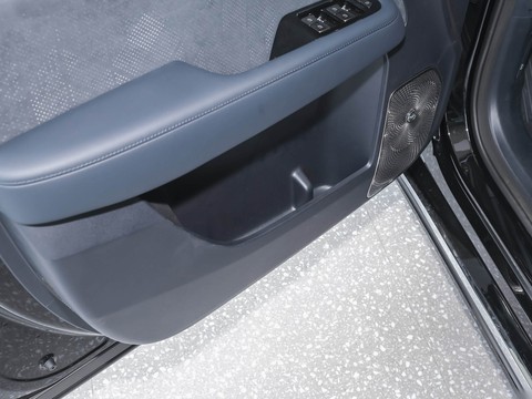 Zeekr 009 — China electric EV for export — photo 15