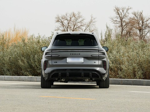 Zeekr 8X — China plug-in hybrid EV for export — photo 6