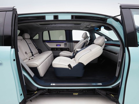 Zeekr MIX — China electric EV for export — photo 10