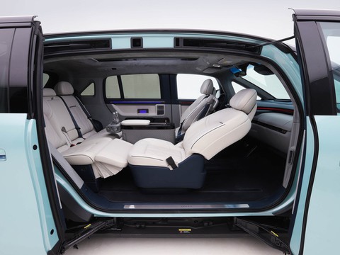 Zeekr MIX — China electric EV for export — photo 11