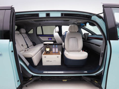 Zeekr MIX — China electric EV for export — photo 14