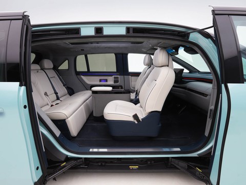 Zeekr MIX — China electric EV for export — photo 15