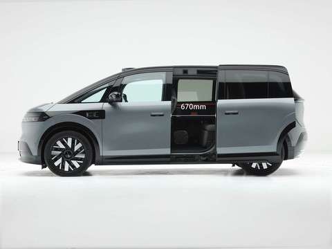 Zeekr MIX — China electric EV for export — photo 2