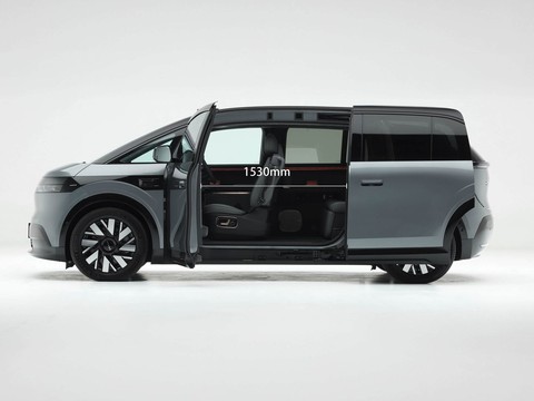 Zeekr MIX — China electric EV for export — photo 3