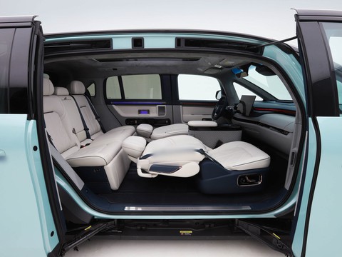 Zeekr MIX — China electric EV for export — photo 9