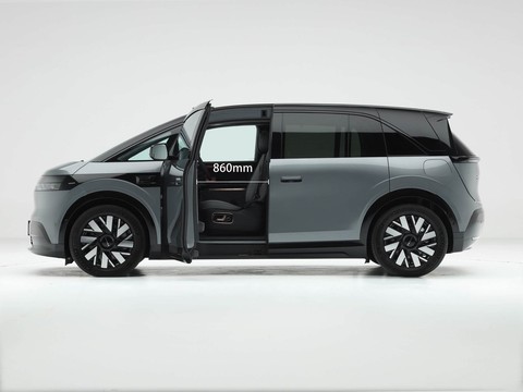 Zeekr MIX — China electric EV for export